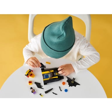 LEGO 76158 DC Comics Super Heroes Pościg Batłodzią za Pingwinem – zdjęcie
