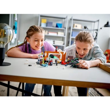 LEGO 76185 Marvel Spider-Man w warsztacie w Sanctum – zdjęcie