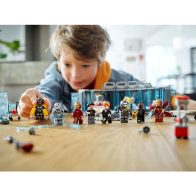 LEGO 76216 Marvel Zbrojownia Iron Mana – zdjęcie