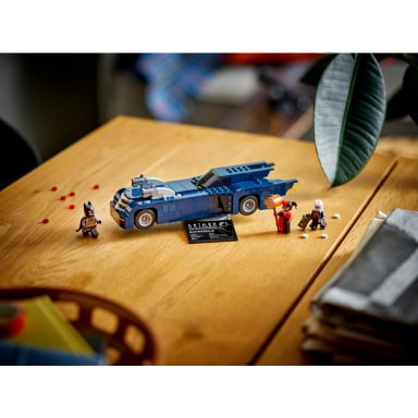 LEGO 76274 DC Batman z batmobilem kontra Harley Quinn i Mr. Freeze – zdjęcie