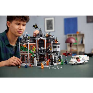 LEGO 76300 DC Arkham Asylum – zdjęcie