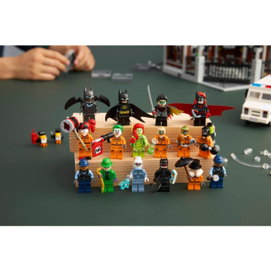 LEGO 76300 DC Arkham Asylum – zdjęcie