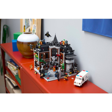 LEGO 76300 DC Arkham Asylum – zdjęcie