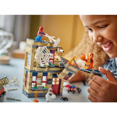 LEGO 76317 Marvel Mieszkanie Petera Parkera – zdjęcie