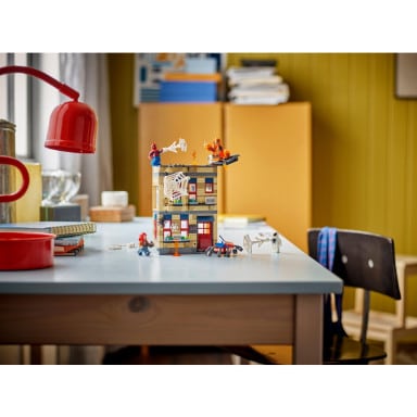 LEGO 76317 Marvel Mieszkanie Petera Parkera – zdjęcie