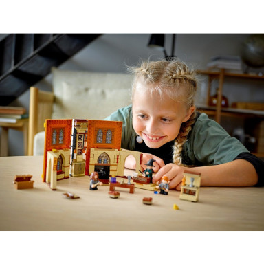 LEGO 76382 Harry Potter Chwile z Hogwartu: zajęcia z transfiguracji – zdjęcie