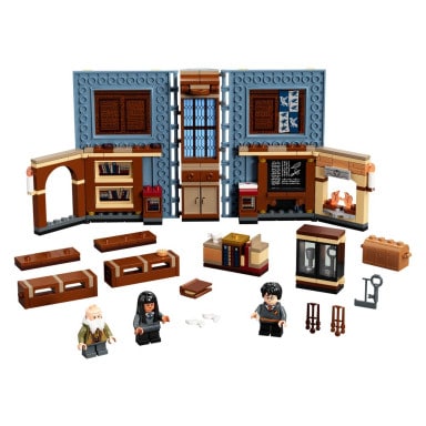 LEGO 76385 Harry Potter Chwile z Hogwartu: zajęcia z zaklęć i uroków – zdjęcie
