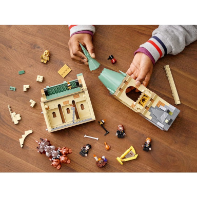 LEGO 76387 Harry Potter Hogwart: spotkanie z Puszkiem – zdjęcie