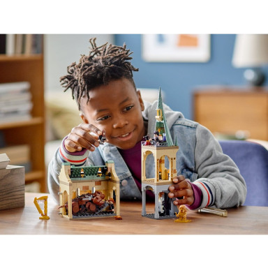 LEGO 76387 Harry Potter Hogwart: spotkanie z Puszkiem – zdjęcie