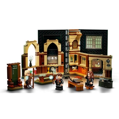 LEGO 76397 Harry Potter Chwile z Hogwartu: zajęcia z obrony przed czarną magią – zdjęcie