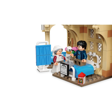 LEGO 76398 Harry Potter Skrzydło szpitalne Hogwartu – zdjęcie