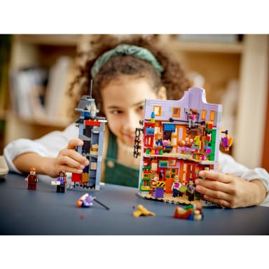 LEGO 76422 Harry Potter Ulica Pokątna: Magiczne dowcipy Weasleyów – zdjęcie