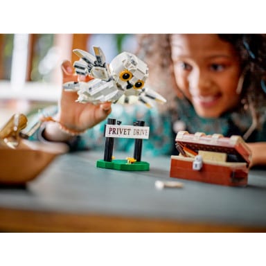 LEGO 76425 Harry Potter Hedwiga z wizytą na ul. Privet Drive 4 – zdjęcie