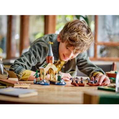 LEGO 76426 Harry Potter Dom na wodzie przy Hogwarcie – zdjęcie