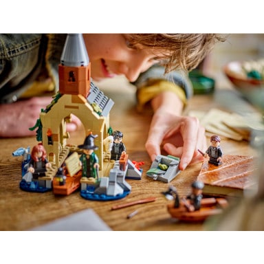 LEGO 76426 Harry Potter Dom na wodzie przy Hogwarcie – zdjęcie
