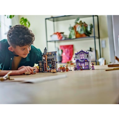 LEGO 76439 Harry Potter Sklepy Ollivandera i Madame Malkin – zdjęcie