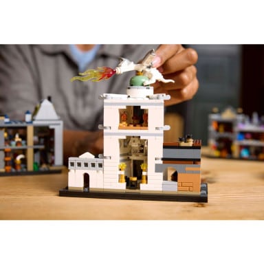 LEGO 76444 Harry Potter Magiczne sklepy na Ulicy Pokątnej – zdjęcie