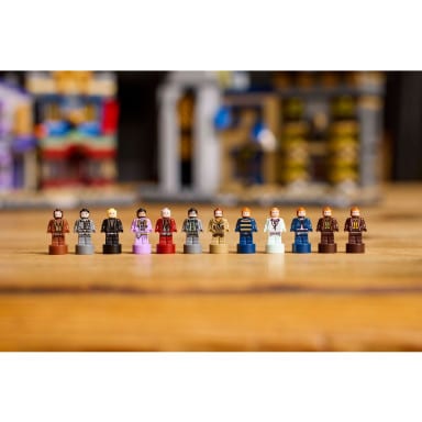 LEGO 76444 Harry Potter Magiczne sklepy na Ulicy Pokątnej – zdjęcie