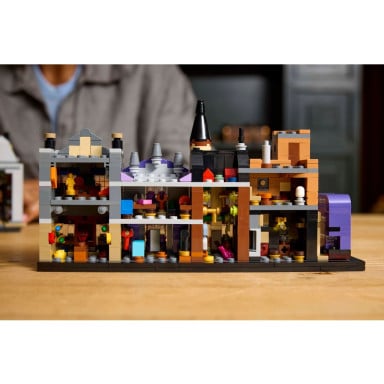 LEGO 76444 Harry Potter Magiczne sklepy na Ulicy Pokątnej – zdjęcie
