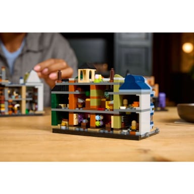 LEGO 76444 Harry Potter Magiczne sklepy na Ulicy Pokątnej – zdjęcie