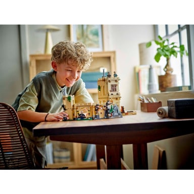 LEGO 76447 Harry Potter Zamek Hogwart: lekcja latania na miotle – zdjęcie