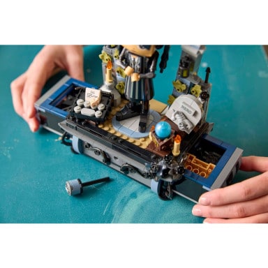 LEGO 76780 Wednesday Figurka Wednesday Addams – zdjęcie