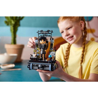 LEGO 76780 Wednesday Figurka Wednesday Addams – zdjęcie
