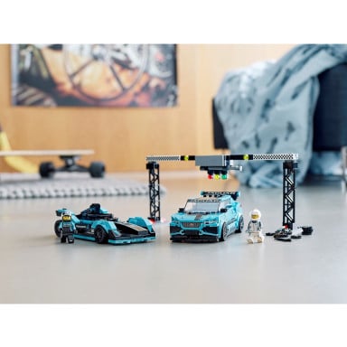 LEGO 76898 Speed Champions Formula E Panasonic Jaguar Racing GEN2 car i Jaguar I-PACE eTROPHY – zdjęcie