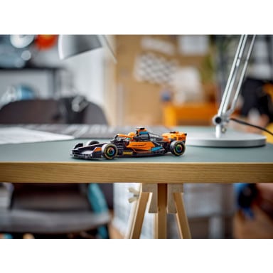 LEGO 76919 Speed Champions Samochód wyścigowy McLaren Formula 1 wersja 2023 – zdjęcie