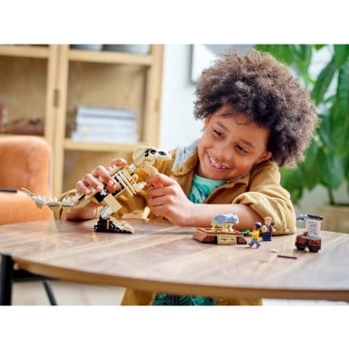 LEGO 76940 Jurassic World Wystawa skamieniałości tyranozaura – zdjęcie
