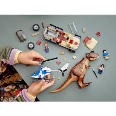 LEGO 76941 Jurassic World Pościg za karnotaurem – zdjęcie