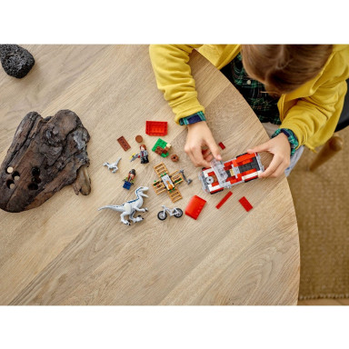 LEGO 76946 Jurassic World Schwytanie welociraptorów Blue i Bety – zdjęcie