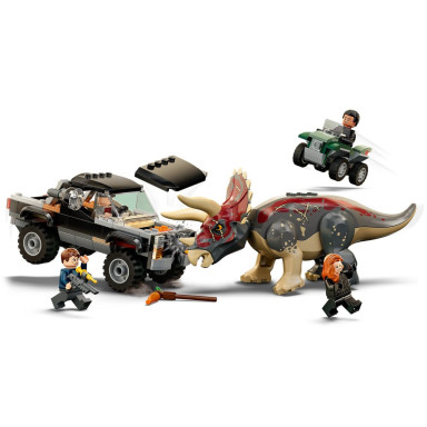 LEGO 76950 Jurassic World Triceratops i zasadzka z pick-upem – zdjęcie