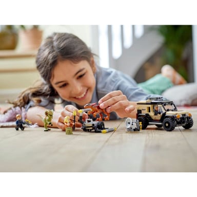 LEGO 76951 Jurassic World Transport pyroraptora i dilofozaura – zdjęcie