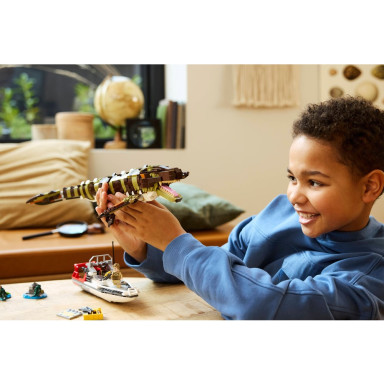 LEGO 76974 Jurassic World Misja na łodzi i model mozazaura – zdjęcie