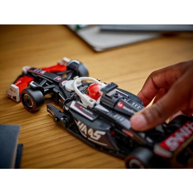 LEGO 77250 Speed Champions Bolid F1 MoneyGram Haas Team VF-24 – zdjęcie