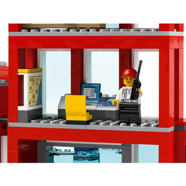 LEGO 77944 City Remiza strażacka — kwatera główna – zdjęcie