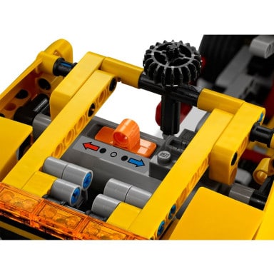 LEGO 8109 Technic Ciężarówka z płaską platformą – zdjęcie