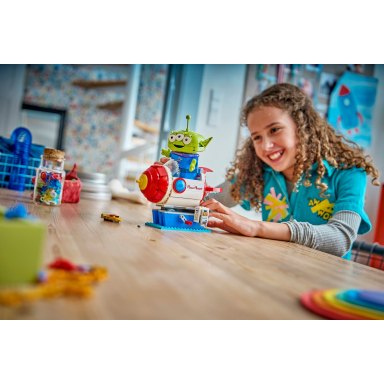 LEGO 43307 Toy Story Kosmita z bujaną rakietą Pizza Planet – zdjęcie