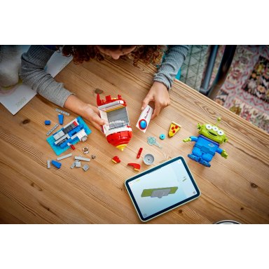 LEGO 43307 Toy Story Kosmita z bujaną rakietą Pizza Planet – zdjęcie