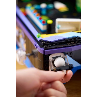 LEGO 11374 Icons Automat do gry pinball – zdjęcie