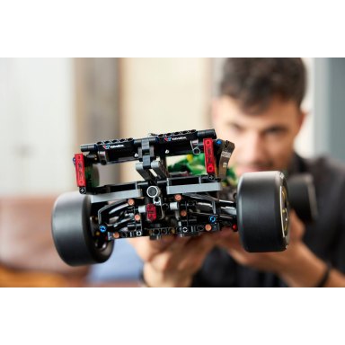 LEGO 42240 Technic Bolid F1 Aston Martin Aramco AMR25 – zdjęcie