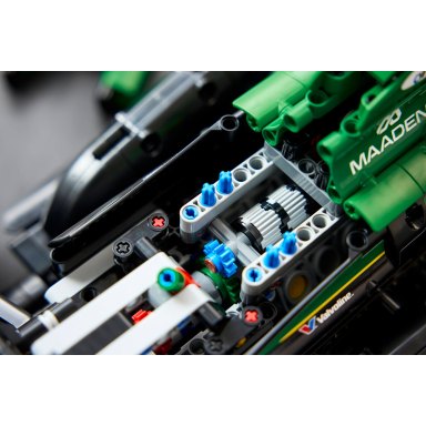 LEGO 42240 Technic Bolid F1 Aston Martin Aramco AMR25 – zdjęcie
