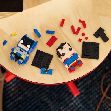 LEGO 40859 Brickheadz Figurki Supermana i Batmana ze Złotej Ery – zdjęcie