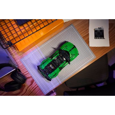 LEGO 42241 Technic Zielony hipersamochód Bugatti Chiron Pur Sport – zdjęcie