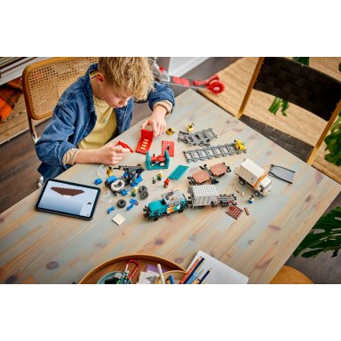 LEGO 60509 Trains Portowy pociąg towarowy, dźwig i ciężarówka – zdjęcie