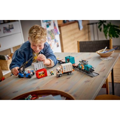 LEGO 60509 Trains Portowy pociąg towarowy, dźwig i ciężarówka – zdjęcie