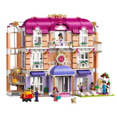 LEGO 42704 Friends Grand Hotel w mieście Heartlake