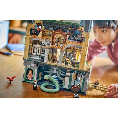 LEGO 76473 Harry Potter Zamek Hogwart: Wschodnie skrzydło – zdjęcie
