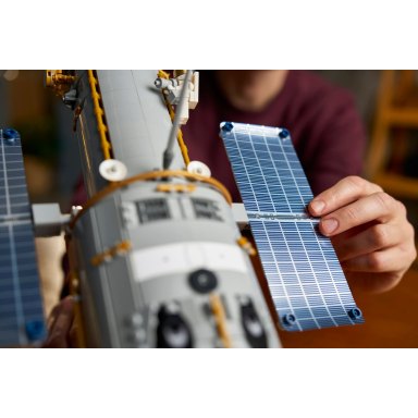 LEGO 11382 Icons Kosmiczny Teleskop Hubble’a – zdjęcie